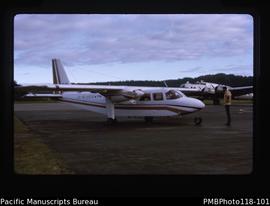 'Air Melanesie Islander plane, Vila'
