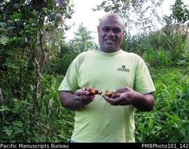 Bukuyu [Freddy Gusulevu with turmeric grown in his garden]