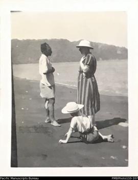 'Drawing in the sand', Christina (Chriss) Stallan standing on right, Malekula