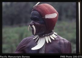 Dani man wearing a Bailer shell necklace, Dani Tribe, Baliem Valley