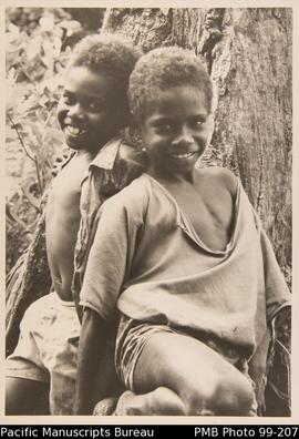 Two young ni-Vanuatu girls