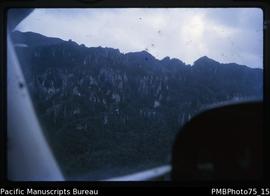 En route Pogera [Porgera] Western Highlands [terrain, aerial view]