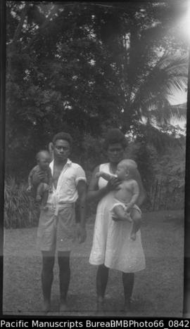 Igeta - cook with wife and children.  Igeta from Ambu [Auki]