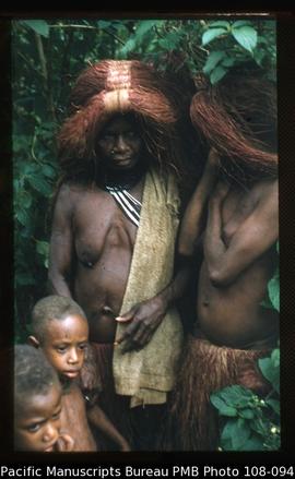 Big nambas women and children, Amoh