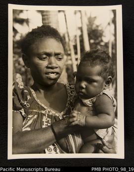 Small Namba woman and child, Malekula