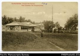 ‘1914. Herbertshöhe (Deutsch Neu-Guinea). Hôtel Deutscher Hof (Gesamtansicht).’ [Postcard.]