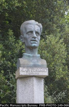 Bust of navigator Alain Gerbault, Laval