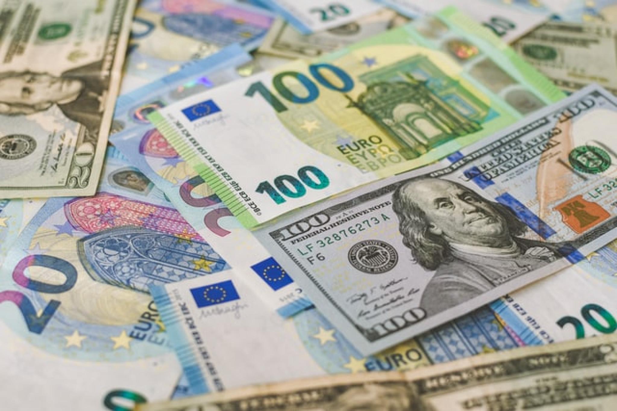 Photo of US and EU banknotes by Ibrahim Boran at https://unsplash.com/photos/YVnvtMA2mok (Free to use under Unsplash licence)