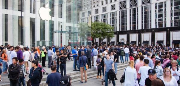 Crowds outside an apple store